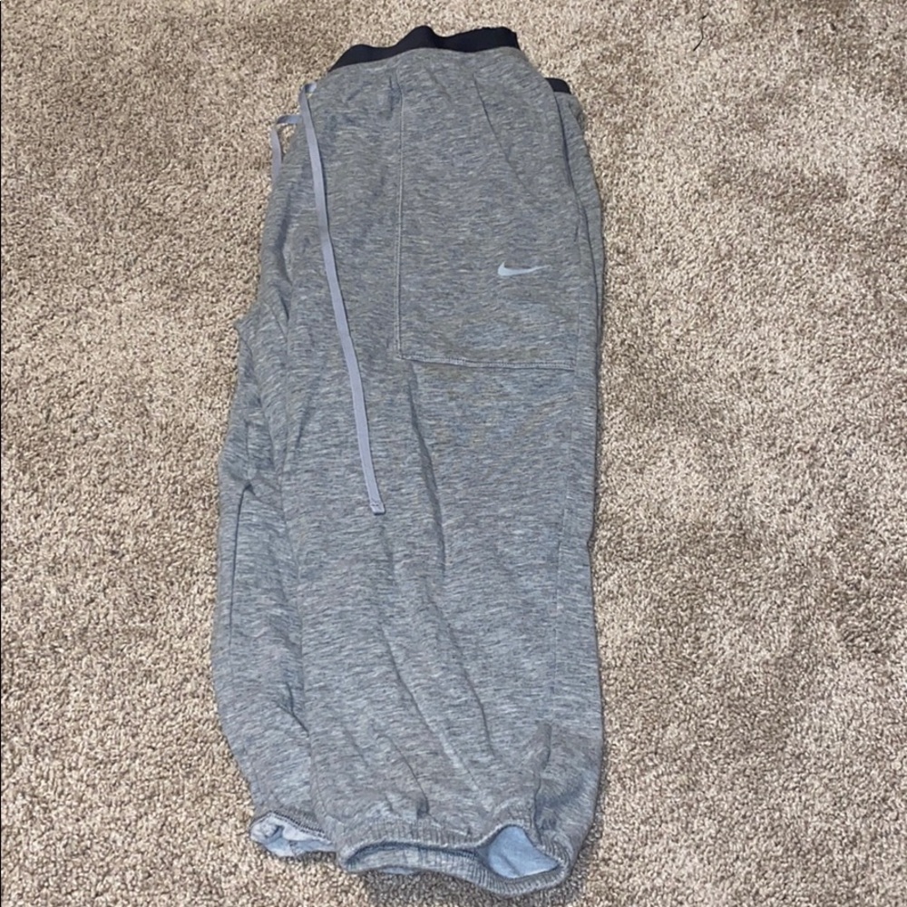 NIKE capris